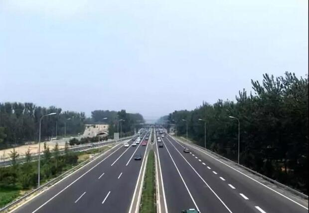 中止性踩油门的操作，，，，，能让我们在行驶时省油吗？？？